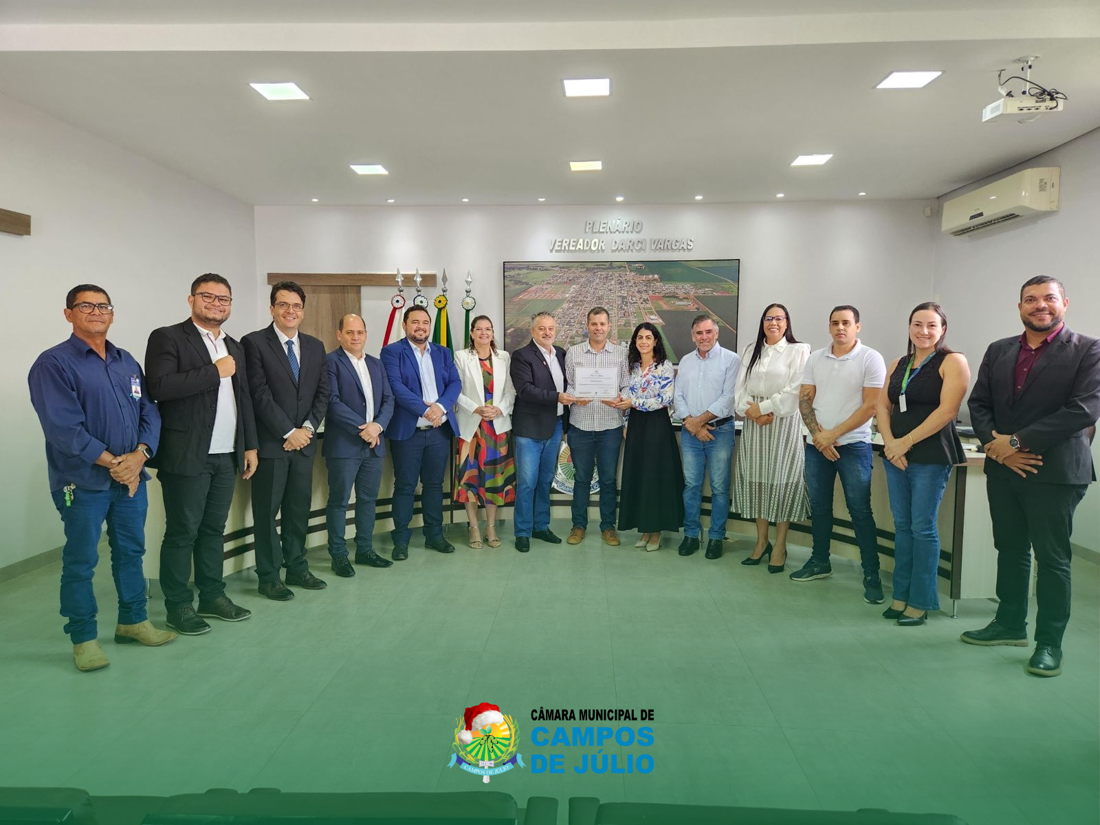 Entrega de Moção de Aplausos ao produtor rural Mateus Passinatto, destaque nacional pela produtividade de milho em 2025.