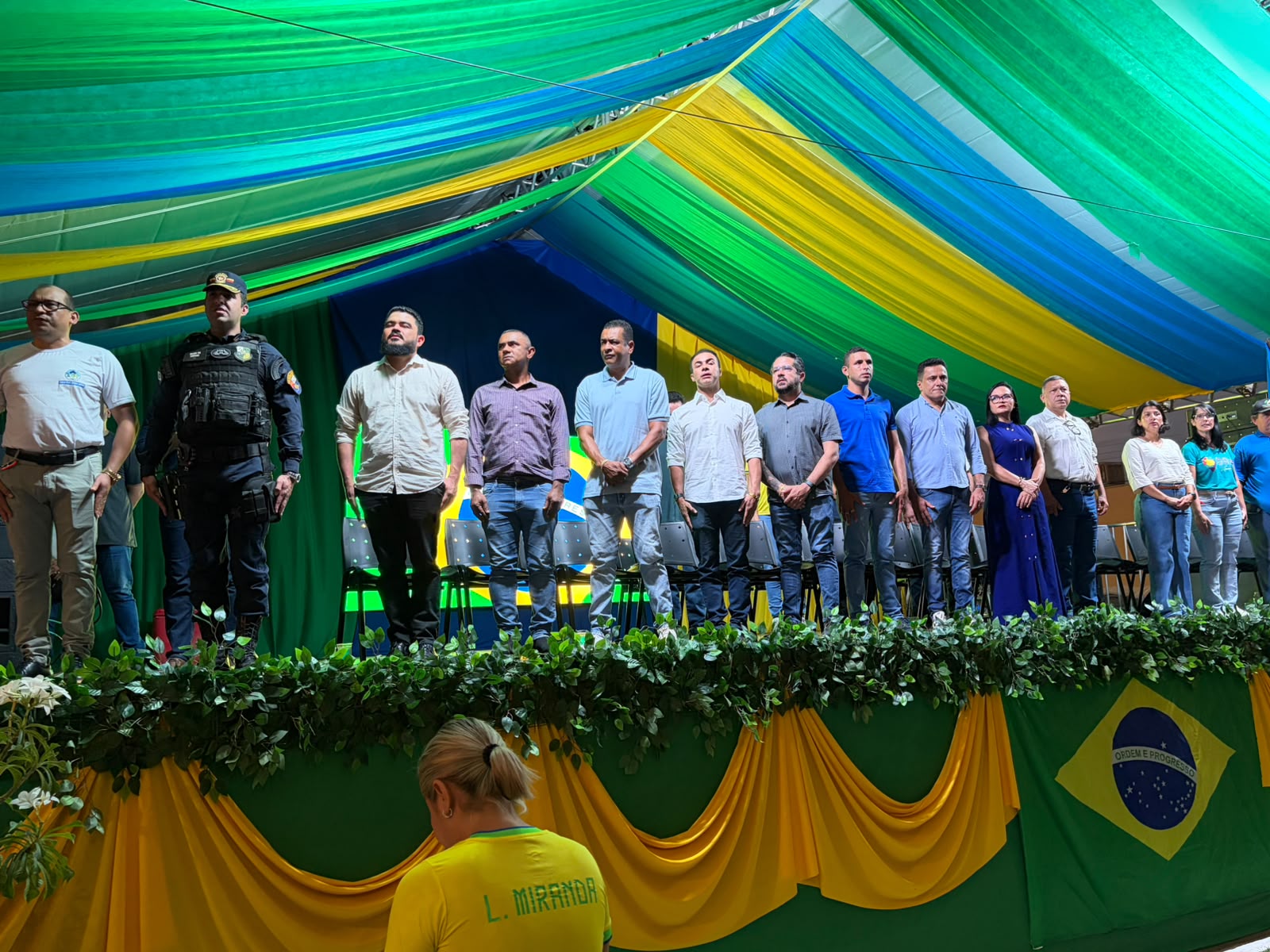Legenda: Vereadores Durante a passagem do Hino Nacional Autor da Foto: José Carlos - Assessoria de Imprensa